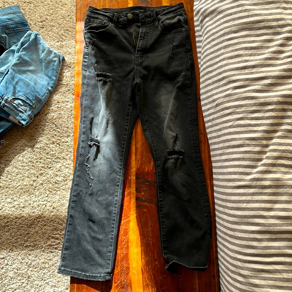 Risen black slightly distressed jeans